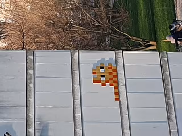 Picture of a mosaic on a wall